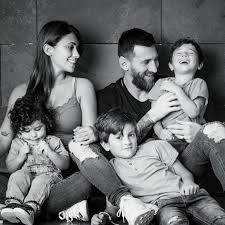 Antonella roccuzzo è una donna d'affari. In An Interview With The Italian Antonela Roccuzzo Messi Facebook