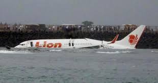 Indonesian authorities on sunday said they have located the black box recorders from a passenger plane that crashed into the java sea a day earlier. Lion Air Plane Crash Passengers Bodies Found Still Strapped In Seats On Seafloor Official Says Cbs News