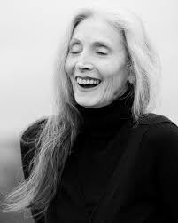 Danke für das schöne Jahr und all Eure lieben Worte und Gesten! Es  bestätigt, dass es sich lohnt mutig zu sein und auf sein eigenes Herz &  Intuition zu hören. Ich lasse