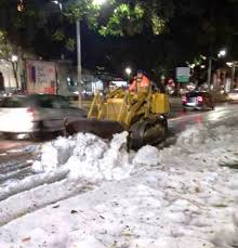 La grandinata, in pochi minuti, ha ricoperto campi e strade, stratificandosi sul suolo quasi come un anche nel pordenonese ci sono state violente grandinate che hanno ricoperto di bianco la strada. Maltempo In Veneto Temporali E Grandine In Provincia Di Verona Lavagno Chiampo Arzignano Colpite