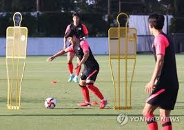 좌우 윙에 이청용, 이승우가 자리하고 중앙에 주세종, 정우영이 자리하고. Gv5uaz0hhubohm