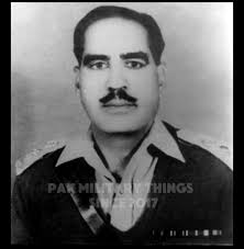 Who are the people in the 1963 Staff College course photo?