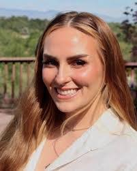 Ashley Jorgensen's Instagram, Twitter & Facebook