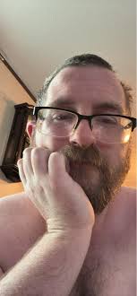 Humorous conversation between Miranda and Daniel in a 90's setting