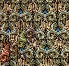 Jika batik pada umumnya yang berasal dari solo atau yogyakarta memiliki corak yang simetris, berbeda halnya dengan papua yang memiliki corak asimetris dan cerendung berwarna terang. 45 Motif Batik Papua Dan Corak Kain Yang Khas Unik