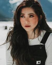 Unpacking Moira's Tried-And-True Capsule Wardrobe