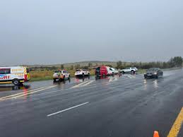 Road crash in heavy rains on N1 south of Verkeerdevlei tinyurl.com ...