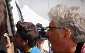 Il n'a pas vraiment prêté attention sur le coup. Tour De France L Incroyable Video De Marc Madiot En Transe Au Moment De La Victoire De Thibaut Pinot Le Parisien