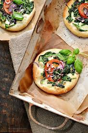 Smaki Alzacji Pizzerina Z Ciasta Na Focaccie Ze Szpinakiem Food Delicious Pizza Yummy Food