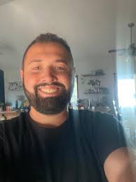 Hey y'all I'm Luke and I'm looking for friends to talk to. I live in Kansas  but I don't mind if it's long distance. I just need a buddy to talk to