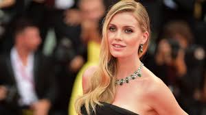 Jul 26, 2021 · kitty spencer mann. Prinzessin Diana Nichte Kitty Spencer 29 Hat Sich Verlobt Er Ist 60 Brigitte De