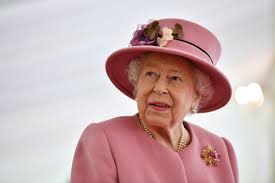 A rainha elizabeth ii e o príncipe philip após o batizado da princesa anne, que está ao lado do príncipe charles , no. A Morte Do Principe Philip Um Duro Reves Para Uma Rainha Istoe Independente