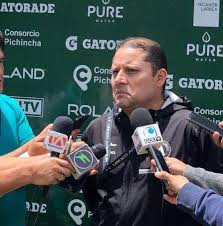 LUIS ESPINEL ENTRENADOR DISPONIBLE Con gran trayectoria entre ellas:  selección sub 17 del Ecuador América de Quito serie A liga pro 2019 Cumbaya  2022 serie A liga pro Ascenso con ldup a