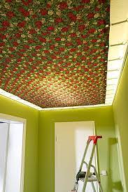 Auch an weissen decken verschonern zierprofile den raum beleuchtung stuckarbeiten stuck. Decke Abhangen Mit Stoff Oder Pvc Selbermachen De