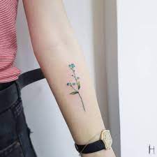 Ich dachte an den kies, der unseren vorgarten zum größten teil bildete. My Tattoo Of Lavender And Forget Me Nots Tattoo Girl Small Lavendel Tattoo Tattoo Ideen Frauen Tattoo Arm Frau Blumen