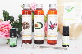 Le Bain D Huile L Astuce Facile Pour Faire Pousser Ses Cheveux Plus Vite Faire Pousser Les Cheveux Cheveux Pousse Plus Vite Et Huile Pour Cheveux