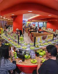 Dijuluki sebagai kota anging mamiri memiliki beragam destinasi wisata andalan lagi hits makassar merupakan kota besar yang terletak di sulawesi selatan. Sumo Sushi Bar Hadir Sebagai Restoran Sushi Belt Terbesar Di Makassar Makassar Kuliner