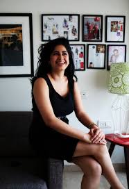 Arey abhi abhi pyara sa chehra dikha hai / jaane kya itt pal ye daude utt pal ye bhaage honi ho jaaye tab naina jaage huaa ye hai huaa ye hai samjho… Page 84 Tweak India