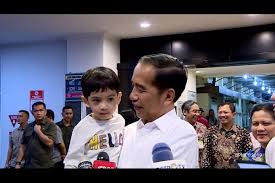 Jakarta, indonesia — presiden joko jokowi widodo tengah diliputi kebahagiaan usai dirinya resmi menjadi seorang kakek pada kamis, 10 maret. Tahu Sang Ayah Jabat Wali Kota Solo Jan Ethes Pengin Jadi Presiden