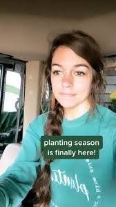 Erin Brockett's Instagram, Twitter & Facebook