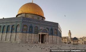 Ganjaran solat di masjid al aqsa memang banyak iaitu di bawah masjid al aqsa terdapat sebuah masjid yang diyakini sebagai masjid nabi sulaiman. Malaysiakini Indahkan Kubah Masjid Al Aqsa Saran Mufti