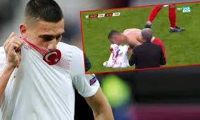 İki oyuncunun sözleşmelerinin kulüplerinde feshedilmesi gerektiği yönünde yurt dışında türkiye'yi temsil eden futbolculardan cengiz ünder, merih demiral, hakan. Herkes Bunu Konusuyor Tum Alkislar Merih Demiral A Haber Haberler Son Dakika Haberler