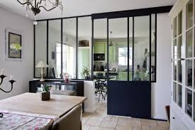La verrière offre à votre salon un style industriel très en vogue et intemporel. Trends Diy Decor Ideas Verriere Coulissante Entre La Cuisine Et Le Salon Www Homelisty Com Diypick Com Your Daily Source Of Diy Ideas Craft Projects And Life Hacks