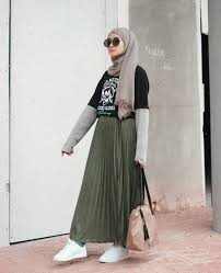 Satu set = atas + rok + belt + kerudung + hiasan kepala. Gaya Hijab Dengan Rok Plisket Hijabfest