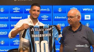 É claro que é mais dificil jogar no flamengo pois não é qualquer um que consegue ser ídolo diante da nação. Romildo Chama Thiago Neves De Craque E Meia Fala Ate Em Drama Familiar Que Viveu Jb Filho Reporter