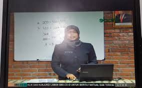 Laga ini akan disiarkan pada pukul 19.30 dan bolaneters bisa menyaksikannya langsung di mola tv. Fasilitasi Pembelajaran Siswa Pemkot Surabaya Gandeng Dua Tv Swasta Ini Kabar Surabaya