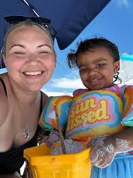 Name of people who find lost jewelry with metal detectors?