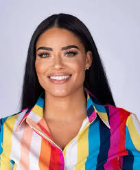 Whitney Barlow's Instagram, Twitter & Facebook