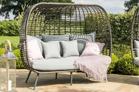 This modular set consists of 3 two seater curved sofas, 2 curved glass topped side tables and a circular glass topped coffee table. Maze Rattan Riviera Pod Sofa Jmd Building Diy Supplies