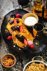 How To Eat Like A Local In Dubai In 2020 Dubai Food Food Dubai