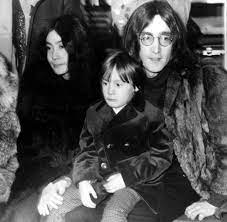 Julian lennon, as you might imagine, wasn't too pleased by being snubbed by his father, in favor of yoko ono, from beyond the grave. Psychologie Kinder Beruhmter Eltern Bilder Fotos Welt