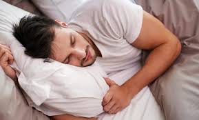 Setiap kali aku mau sholat, ini aku bersihin dulu dan aku alasi sama selimut dan baru sajadah, baru aku sholat di sini. Tak Sholat Jumat Gegara Ketiduran Berdosa Gak Sih Okezone Muslim