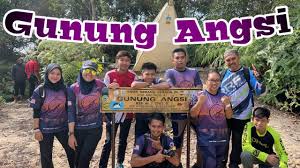 Gunung angsi is situated east of taman nusa intan, northeast of hutan rizab angsi. Gunung Angsi Negeri Sembilan Ketinggian 825m Mendaki Sejauh 4 Kilometer Rabat Official Hiking Mode Youtube