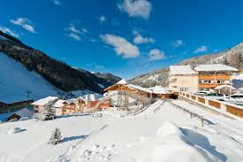 Sport Familienhotel Fruhauf Hotel Direkt An Der Skipiste In Karnten Osterreich Skiurlaub Urlaub Reisen