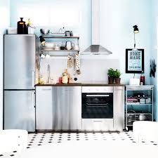 Quels Sont Les Elements Deco A Avoir Dans Une Cuisine Industrielle Cuisine Industrielle Cuisine Gris Salle De Cuisine