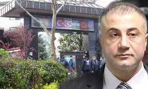 Sedat peker'e ayar veren hanımağa'ya bakın sedat peker'i sosyal medyada yayınladığı bir video ile tehdit eden eski polis hanımağa lakaplı güniz akkuş düzenlenen operasyonla gözaltına alındı. Gcvbgzrjswme0m