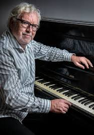 Als zanger heeft hij voornamelijk baritonrollen gezongen in opera`s en musicals. Ernst Daniel Smid Ik Had Meer Uit Het Leven Kunnen Halen Show Ad Nl