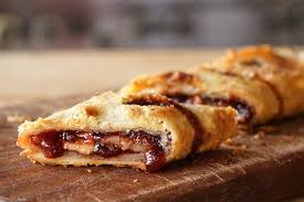Strudel A La Confiture Recette Epices De Cru Recipe Desserts Baking Strudel