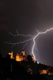 22°c langs de kust tot lokaal 27°c in het oosten. Lightning Over Braunfels German Onweer Bliksem Onweersbuien