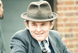 Tributes paid to former clerk of the course at Newmarket, Capt Nick Lees