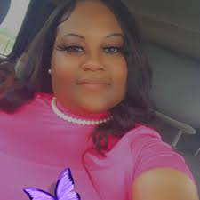 Hey y'all I'm Taylor! 23 ! Aquarius!! (Feb 6) ! Im a 420 friendly  hairstylist, make up artist, and mommy ! I'm bisexual and looking for  friends and possibly a deeper connection with somebody 🫣🥳