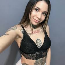 Isabel Savage's Instagram, Twitter & Facebook