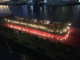 Le Playtime Un Bar Un Restaurant Une Piscine Un Bateau 2 Terrasses La Nuit Paris 34 Quai D Austerlitz Terrasse Piscine Bateau