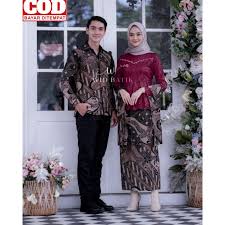 Baju couple untuk tunangan adalah hal paling penting yang harus disiapkan. Harga Baju Couple Tunangan Modern Terbaru Juni 2021 Biggo Indonesia