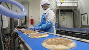 La carcasse de l'appareil est réalisée en acier aisi430. A La Decouverte De La Fabrication Des Pizzas Surgelees Buitoni A L Usine De Caudry