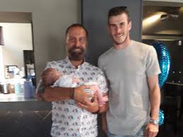 Gareth bale s wife grins from ear to ear as her childhood sweetheart becomes world s most expensive footballer daily record. Gareth Bale Falls Out With Fiancee S Criminal Dad In A Row Over Real Madrid Star S Baby Boy Irish Mirror Online